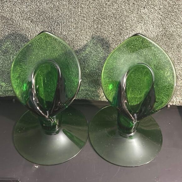 Pair of Cambridge Glass Emerald #499 Calla Lily Candleholders - Picture 7 of 8